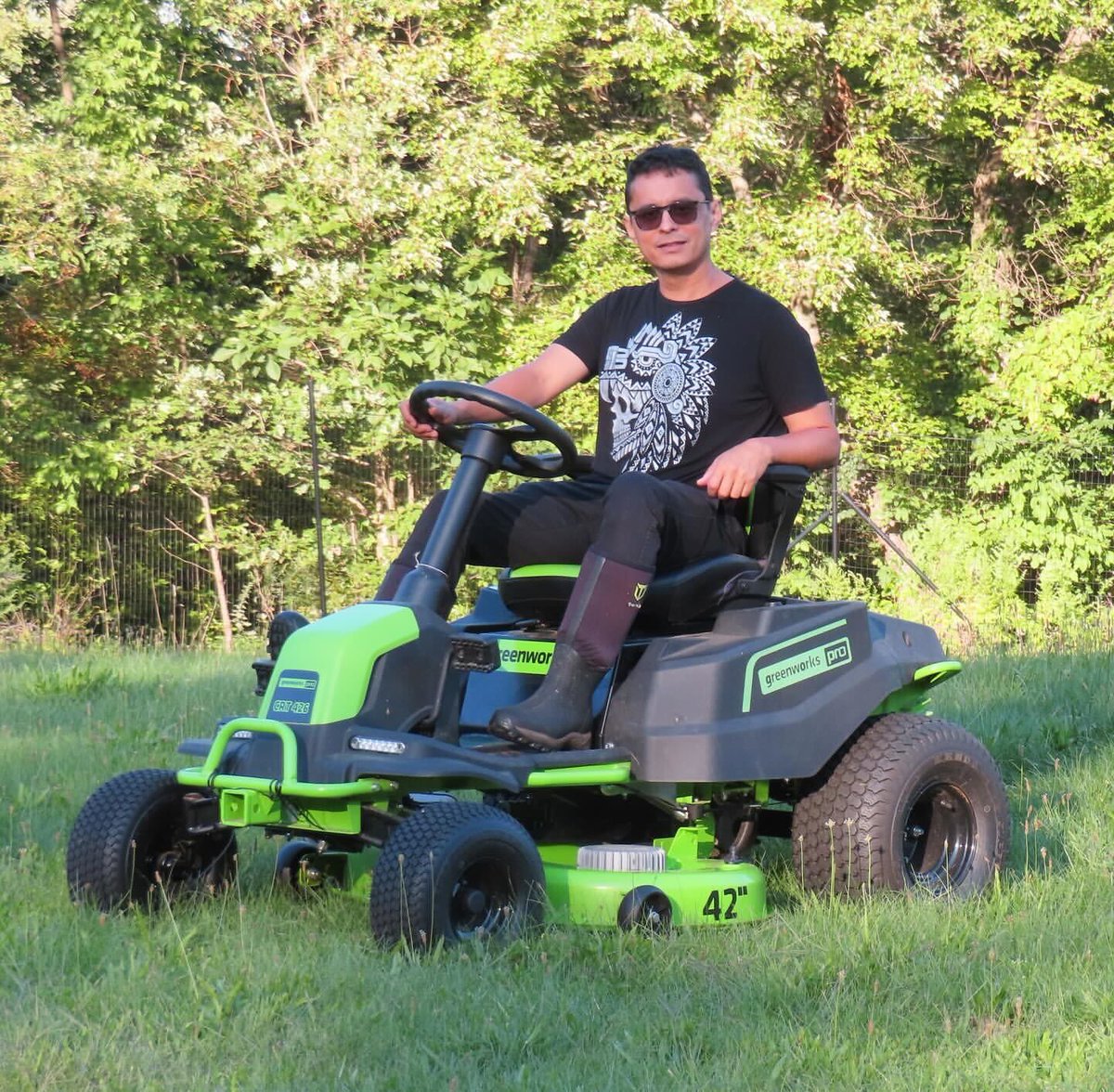 "Mowing kind of day! And powered by the sun! #greenworks"

📸: @ilovenaturevidurabarrios

#Greenworks #GreenworksTools #LifePoweredByGreenworks #RidingMower