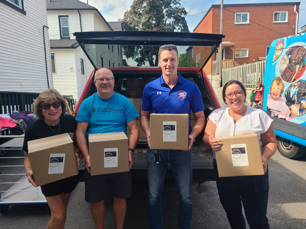 Today, with the support of GlobalMedic the Oshawa Firefighters were able to deliver a truck load of food donations to <a href="/simcoehallsh/">Simcoe Hall Settlement House</a> Simcoe Hall Settlement House.

Thank you to <a href="/globalmedicdmgf/">GlobalMedic</a> for supporting our local food banks.
