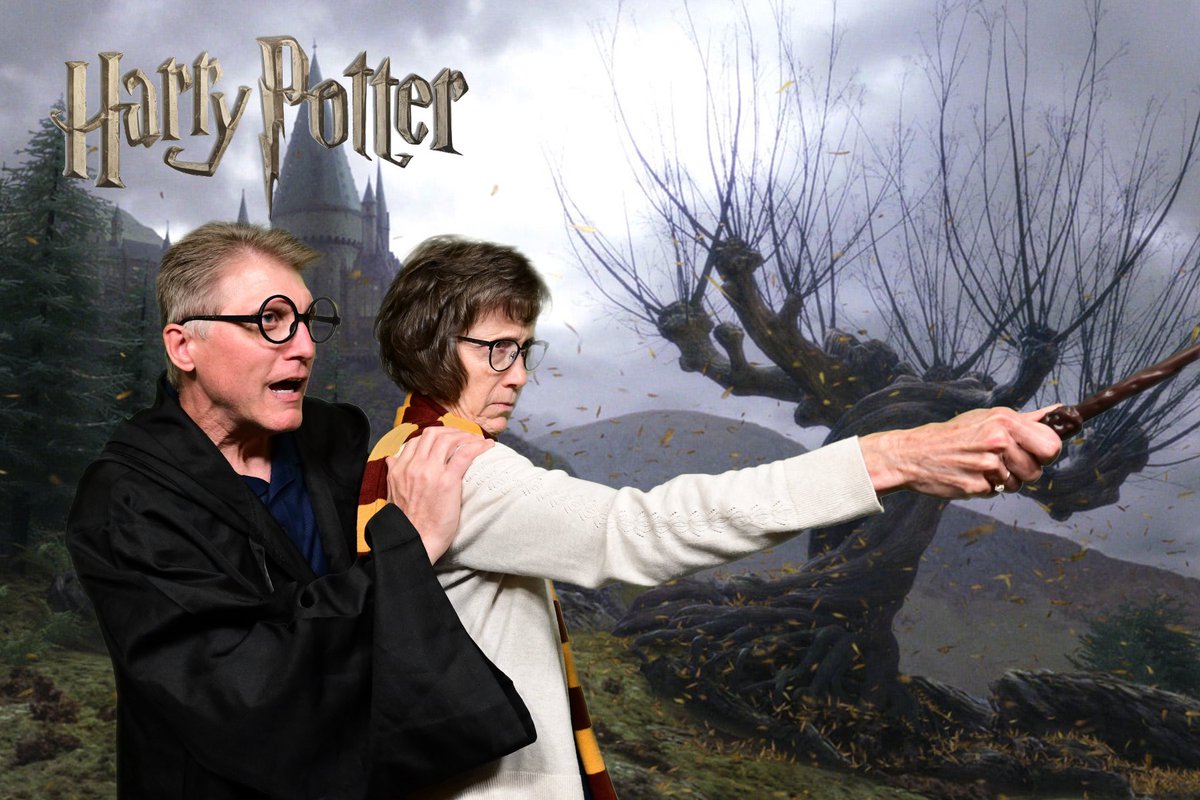 USeventPhotos's tweet photo. In the battle between good and evil, you never know who will become the hero— or villain.  #Orlando #greenscreen #photobooth @Littelfuse https://t.co/HyE1KSWEej