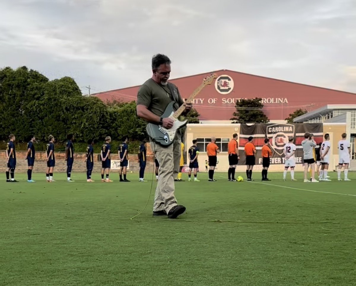 ledfiddle's tweet photo. #USC @GamecocksOnline @GamecockSoccer National Anthem! New guitar! @Fender https://t.co/4FSMEi6GB1