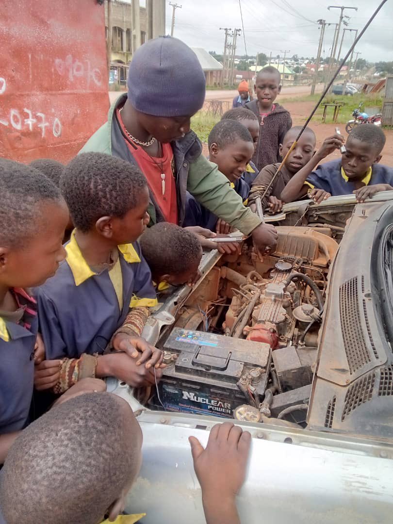LilGiftedHands's tweet photo. Focusing on life-changing skills training, Little Gifted Hands Matter empowers children to overcome challenges and secure a brighter, more stable future.
#LGHM #LittleGiftedHandsMatter #youngtech #mechanics #welders #welding #giftedhands #electricians #automotiveducation #automotivedreams #tvet #stisa