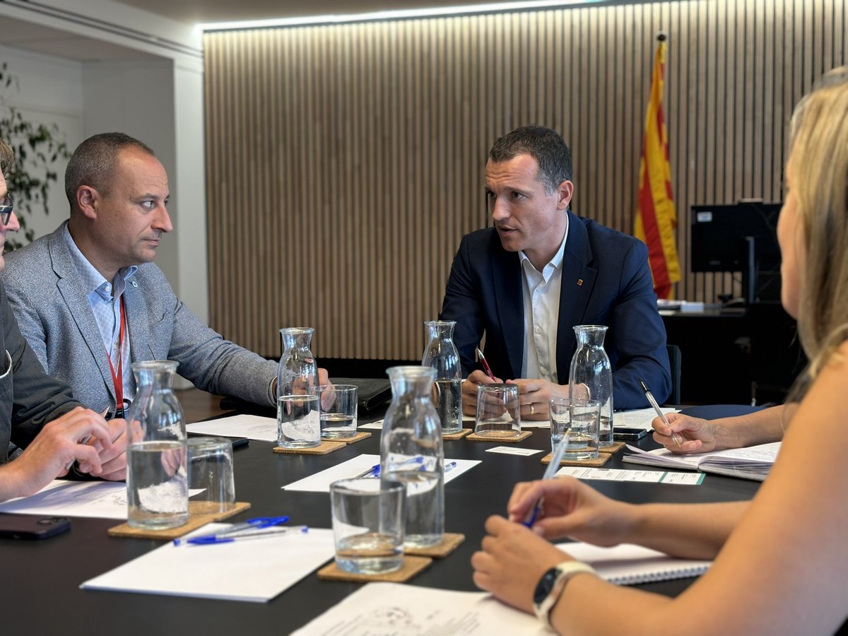 🤝 Seguim amb les reunions amb entitats del sector. 

Avui compartim projectes i idees amb <a href="/Eng_Agronoms/">Enginyers Agrònoms de Catalunya</a>, <a href="/Fed_Avicola_CAT/">Federació Avícola Catalana</a> i <a href="/ASFAC3/">ASFAC</a> per continuar explorant noves oportunitats per impulsar la innovació i el creixement de la indústria.