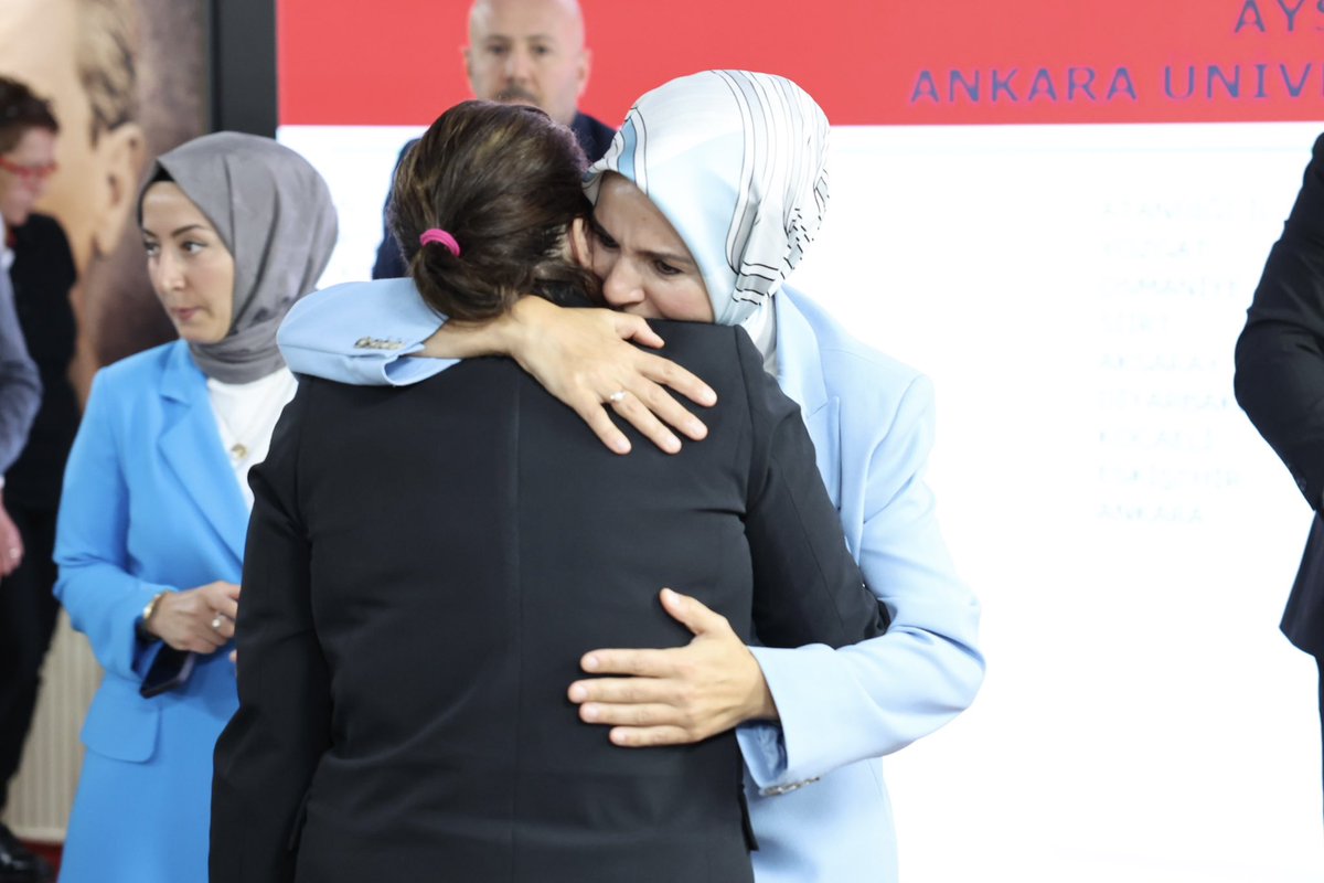 SayimMadak's tweet photo. 📍Ankara 

Vatanımızın bekası için göğsünü namerde siper eden ve bu uğurda şehadet içen kahraman şehitlerimizin bizlere emaneti olan 729 şehit yakını, gazi ve gazi yakınının kamu kurum ve kuruluşlarına atamaları bugün Bakanımız Sayın @MahinurOzdemir'in riyasetinde gerçekleştirildi.

Yapılan atamaların hayırlı olmasını diliyor, istihdam edilen tüm kardeşlerime Rabbimden muvaffakiyetler diliyorum. #VatanSizeMinnettar🇹🇷
