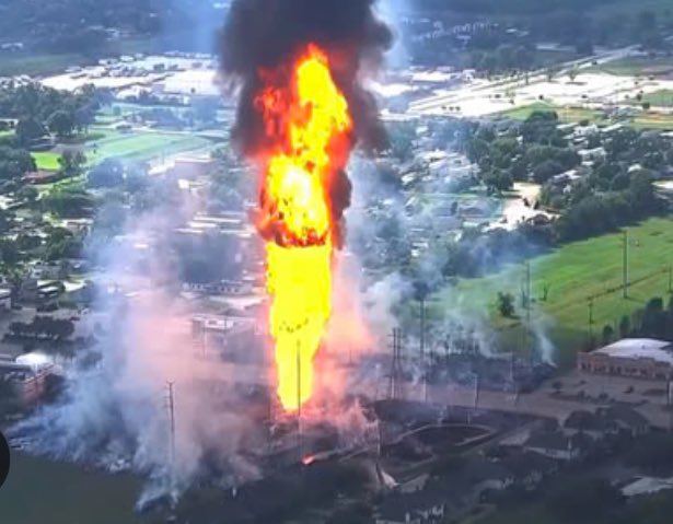 ssteingraber1's tweet photo. As we helplessly watch a breached pipeline near Houston continue to blast flames and prompt mass evacuations for a 2nd day, you might wonder if you too live anywhere near a pipeline carrying high-pressure, explosive gas/chemicals. Here’s how to find out:

https://t.co/4I1nguhoFW https://t.co/Kqwrq0JyE6