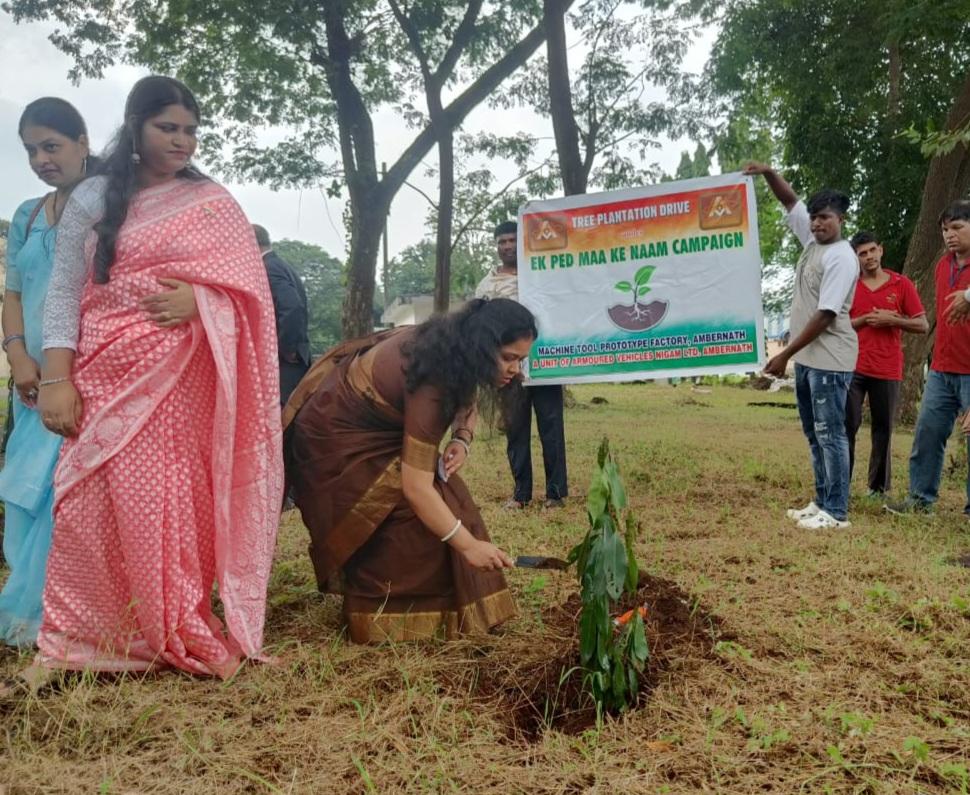 Mpf_Avnl's tweet photo. AVNL Ambarnath unit today continued its efforts towards Swachhata hi Seva drive with tree plantation campaign under the leadership for Shri P K Bummerkar, CGM. 
#SwachhataHiSeva2024 #SHS2024     @SwachhBharatGov
#CleanIndia #SwachhBharat 
#एक_पेड़_माँ_के_नाम https://t.co/3vXmxp2P7H