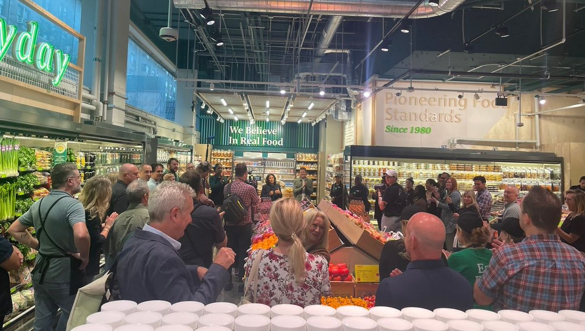 BRRarchitecture's tweet photo. Congratulations to @WholeFoods Daily Shop on the grand opening of their first location in New York City. This condensed grocery format provides both new and traditional grocery offerings to dense, urban environments. https://t.co/LQ8WSF3U4E #WholeFoodsMarket #GroceryDesign https://t.co/P3BHdINZOX