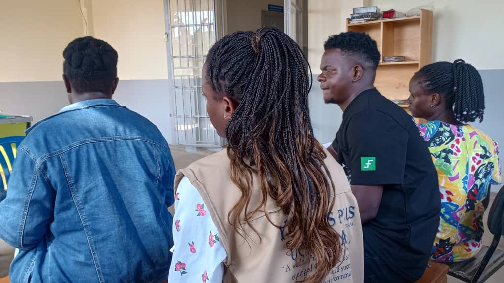 KampalaYec's tweet photo. We climax the day with a very insightful meeting with the administration of Kitebi Health Center III &amp;  health workers of the #YouthCorner to rack on brains on making the space further appeal to young people &amp; increaee their uptake of #SRHR services. #YouthCan #YouthEmpowerment. https://t.co/dN7mo1WJtH