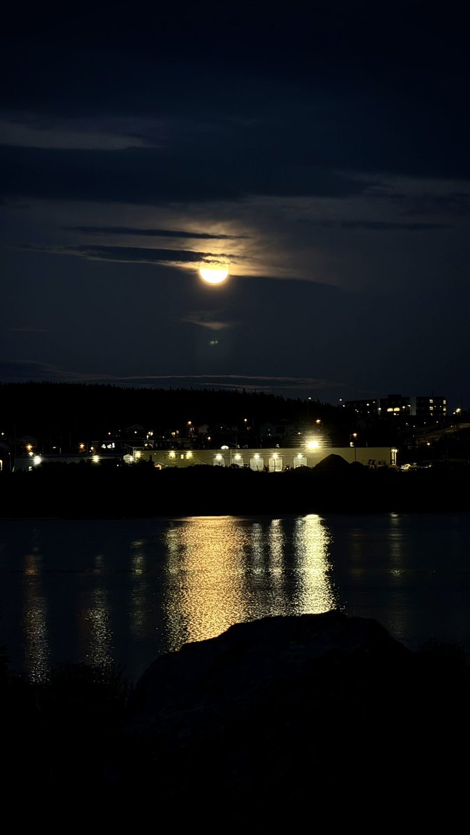 PaulDurdle's tweet photo. It’s a marvelous night for a moondance 🌕 #nlwx #nlastro https://t.co/5xVgKayGHm