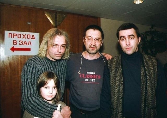 Diez_Bemolev's tweet photo. Архивные фото отечественных звёзд, на которых они молодые и настоящие https://t.co/4sHONKud1b https://t.co/gtj9d6aIrh