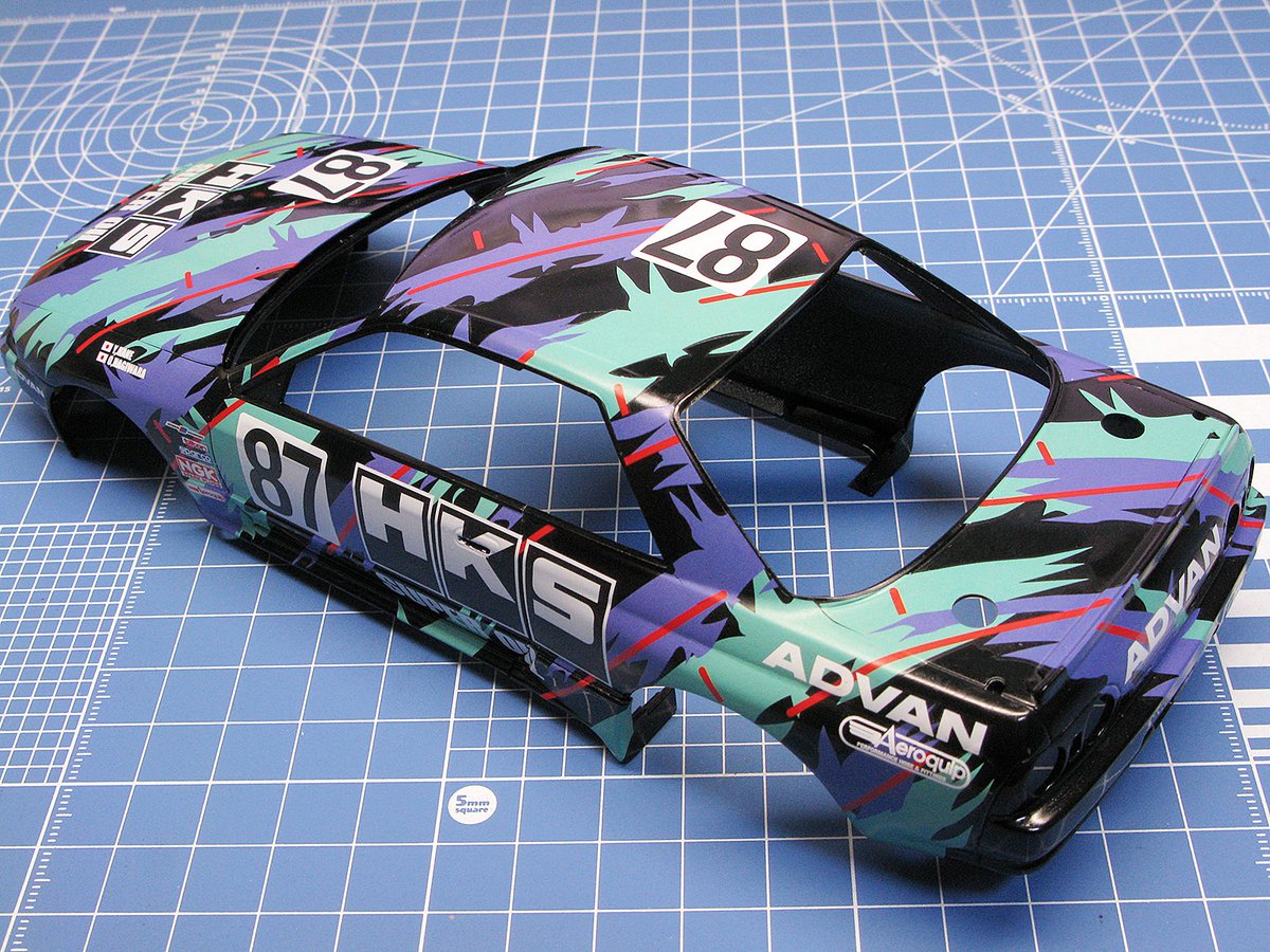tanoshii_mokei's tweet image. #ハセガワ
1/24 #HKS #AXIA #R32 GT-R (15)

今日のデカール

HKSの複雑なグラフィックを貼り終えました。破綻なく繋がる様にできたかなと思います。赤いラインが映えますね。
この上にスポンサーデカールを貼ります。あともう少しで完了します。時間掛かるね～😊