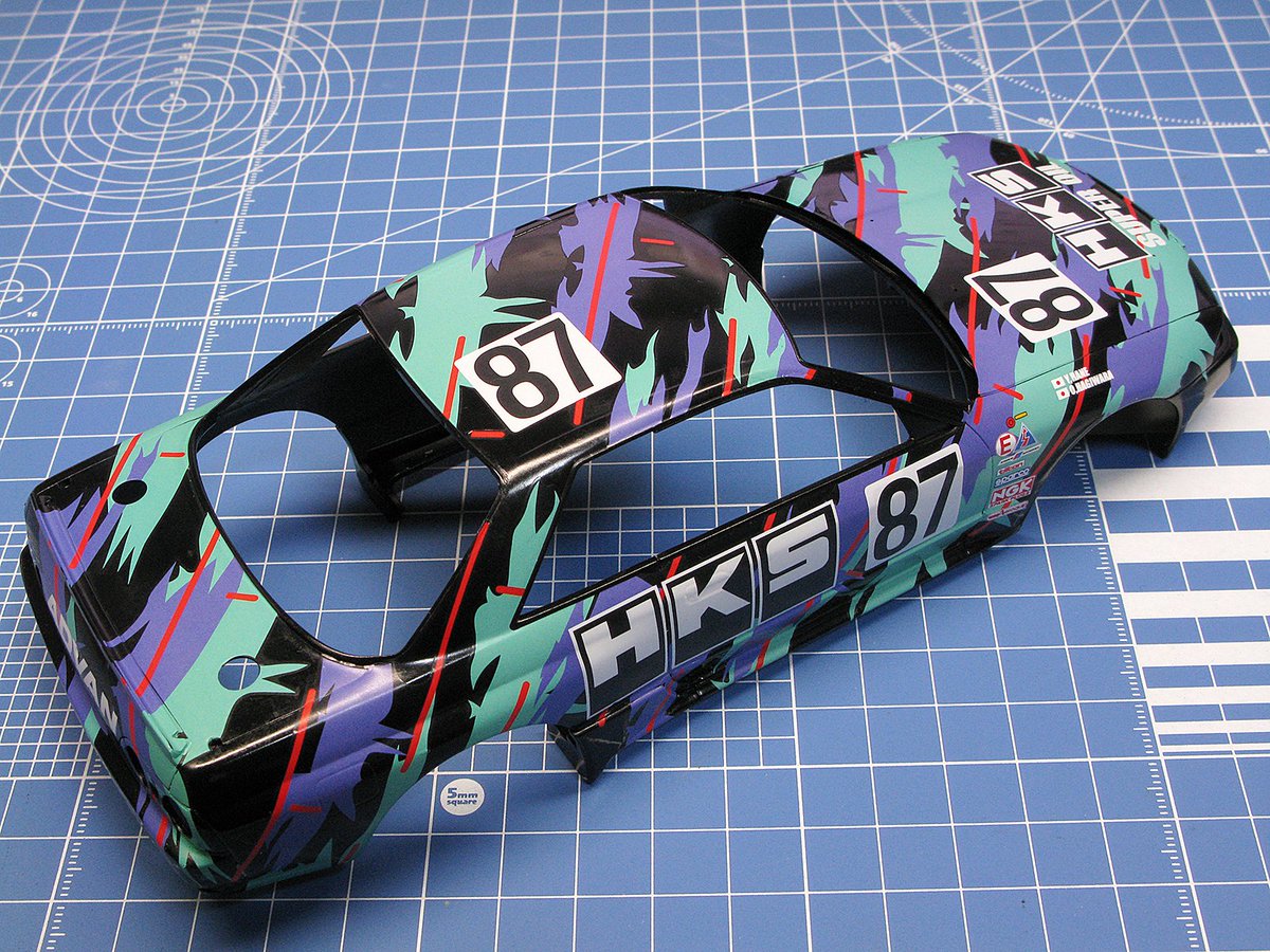 tanoshii_mokei's tweet image. #ハセガワ
1/24 #HKS #AXIA #R32 GT-R (15)

今日のデカール

HKSの複雑なグラフィックを貼り終えました。破綻なく繋がる様にできたかなと思います。赤いラインが映えますね。
この上にスポンサーデカールを貼ります。あともう少しで完了します。時間掛かるね～😊