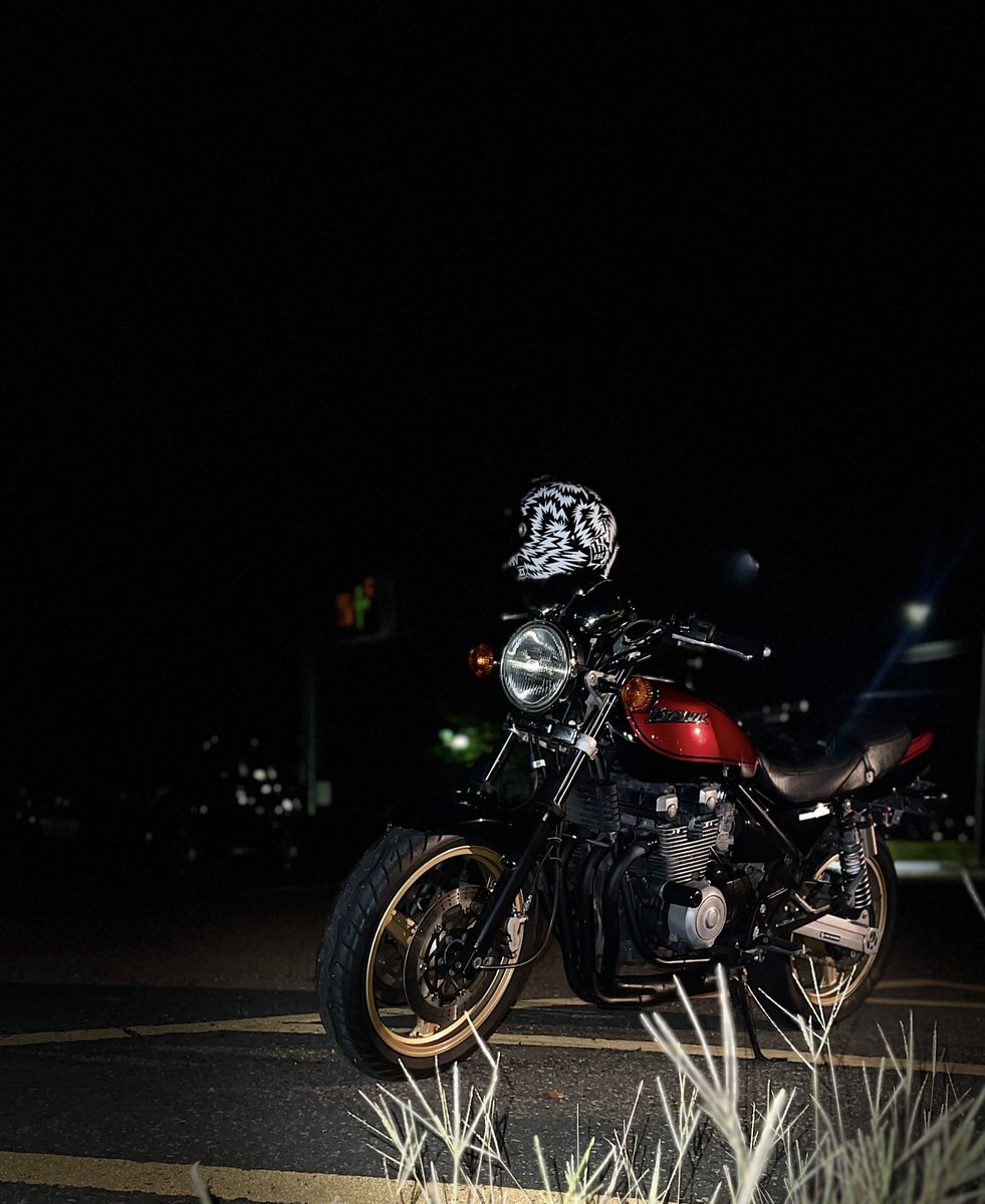 mgnv35's tweet image. 名前：ほのか
性別：👧🏻
年齢：22
住み：富山県
身長：🤫
車種：❤️Zephyr χ🖤

女の子のバイク友達増やしたいです🥹

#バイク乗りとして軽く自己紹介
#zephyr 
#バイク女子 
#バイクのある風景