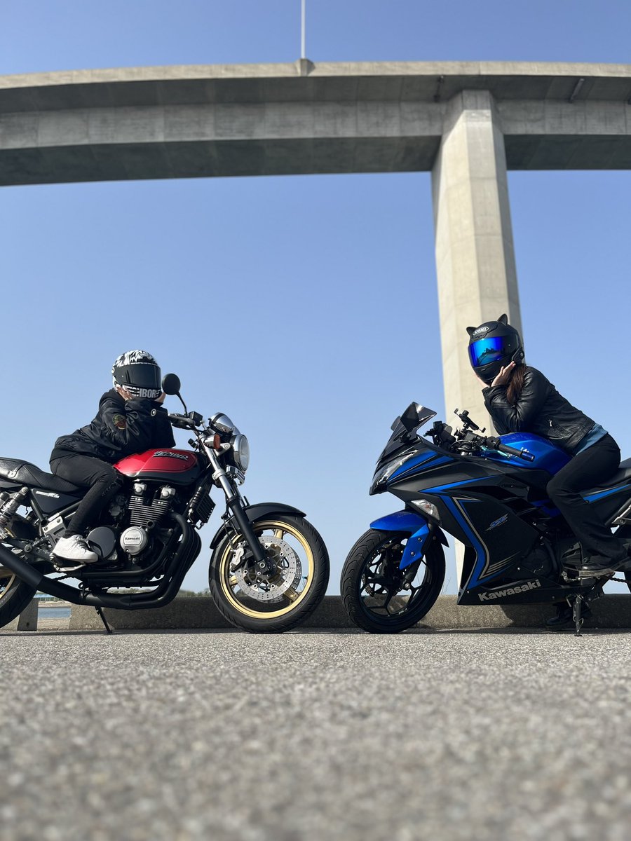 mgnv35's tweet image. 名前：ほのか
性別：👧🏻
年齢：22
住み：富山県
身長：🤫
車種：❤️Zephyr χ🖤

女の子のバイク友達増やしたいです🥹

#バイク乗りとして軽く自己紹介
#zephyr 
#バイク女子 
#バイクのある風景