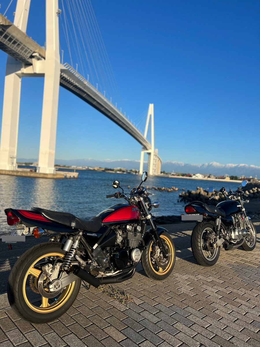 mgnv35's tweet image. 名前：ほのか
性別：👧🏻
年齢：22
住み：富山県
身長：🤫
車種：❤️Zephyr χ🖤

女の子のバイク友達増やしたいです🥹

#バイク乗りとして軽く自己紹介
#zephyr 
#バイク女子 
#バイクのある風景