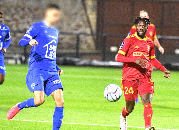 𝗚𝗔𝗚𝗡𝗘𝗭 𝗩𝗢𝗦 𝗣𝗟𝗔𝗖𝗘𝗦 𝗣𝗢𝗨𝗥 #𝗘𝗦𝗧𝗔𝗖𝗥𝗔𝗙 !

Retour du public au SDA après plus de 4 mois d'absence. Vous voulez en être ? 𝐣𝐨𝐮𝐞𝐳 𝐚𝐯𝐞𝐜 𝐧𝐨𝐮𝐬, 1x2 places à gagner.

Oct 2020, l'<a href="/estac_officiel/">ESTAC Troyes</a> est à Rodez. Qui est le joueur troyen sur cette photo ? 🤔