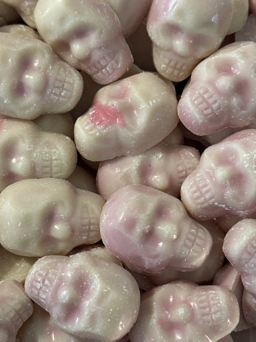 Halloween is on its way, white chocolate skulls anyone?

#traditionalsweetshop #halloweensweets
#northyorkshire #orderonline #shoplocal