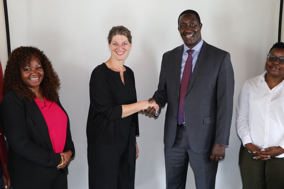 burugu_j's tweet photo. CRA ⁦@DRSKenya⁩ held a a productive meeting with @Inkomoko to discuss potential partnerships to empower refugees &amp; help them achieve self-reliance. We affirmed our commitment to unlock obstacles to financial inclusion of refugees #refugees empowerment #Shirika @0zil_tots https://t.co/2PAcSfKpe2