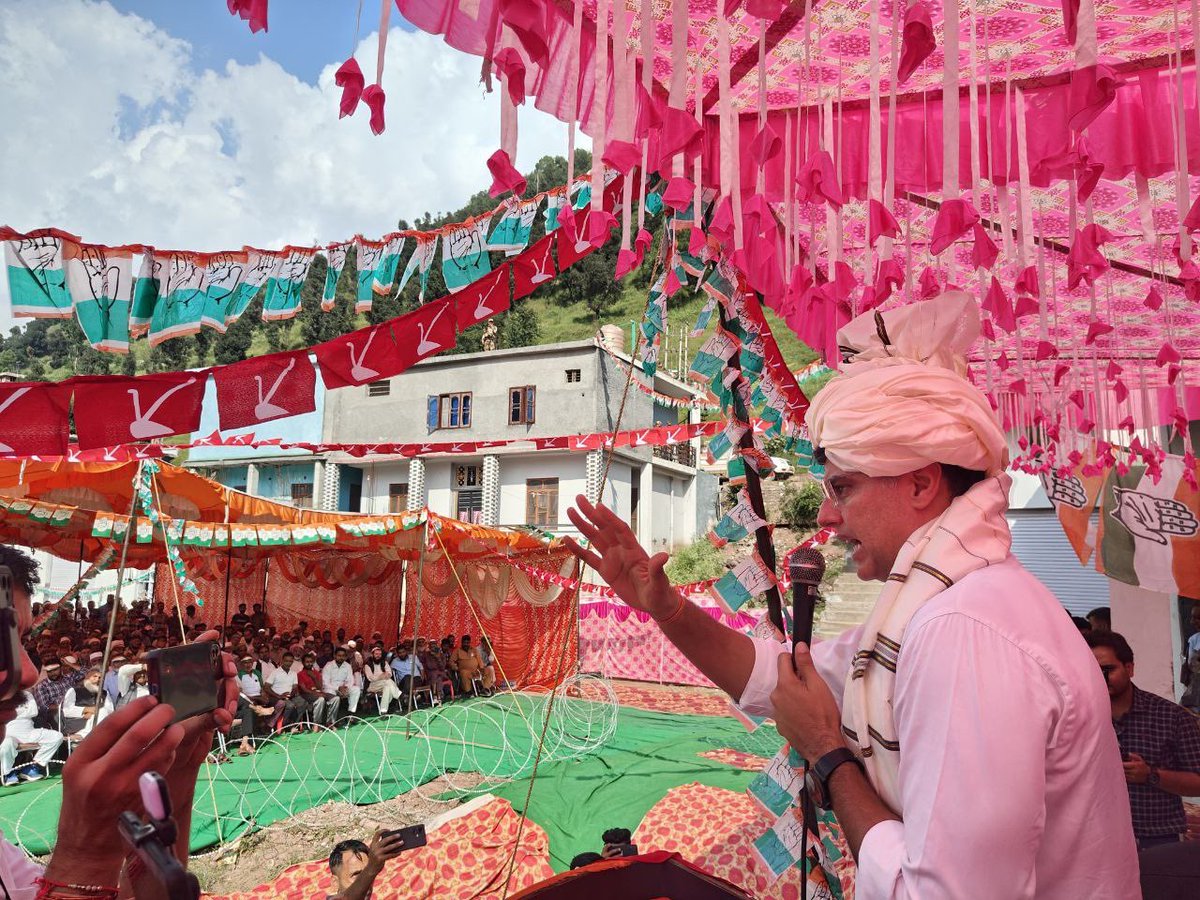 Sachin Pilot (@sachinpilot) on Twitter photo हाथ के निशान पर बटन दबाएं,
खुशहाल जम्मू-कश्मीर के लिए
कांग्रेस को विजयी बनाएं…
थानामंडी विधानसभा क्षेत्र से कांग्रेस उम्मीदवार शब्बीर अहमद खान जी के चुनाव प्रचार कार्यक्रम में कांग्रेस पार्टी के समर्थन में मतदान करने की अपील की।
📍 जिला राजौरी, जम्मू-कश्मीर
<a href="/INCJammuKashmir/">J&K Congress</a> हाथ के निशान पर बटन दबाएं,
खुशहाल जम्मू-कश्मीर के लिए
कांग्रेस को विजयी बनाएं…
थानामंडी विधानसभा क्षेत्र से कांग्रेस उम्मीदवार शब्बीर अहमद खान जी के चुनाव प्रचार कार्यक्रम में कांग्रेस पार्टी के समर्थन में मतदान करने की अपील की।
📍 जिला राजौरी, जम्मू-कश्मीर
<a href="/INCJammuKashmir/">J&K Congress</a>