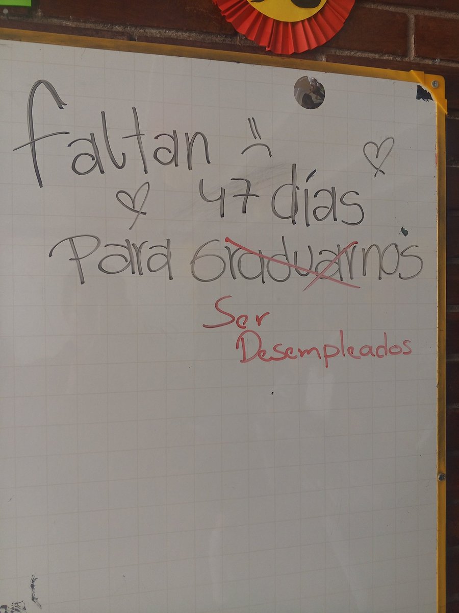 UnUribeBueno's tweet photo. Les corregí a mis estudiantes de once lo que pusieron en el tablero. https://t.co/SGpOx9VlG3