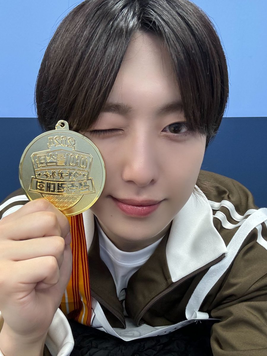 andTEAM_members's tweet photo. 달같은 금메달 받아서 아주 행복함🥇

#andTEAM #FUMA https://t.co/1kzyFZPDV5