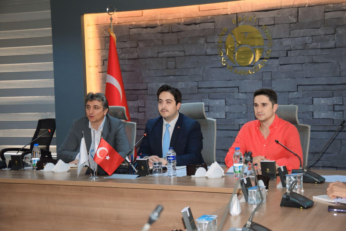 hakancakar27's tweet photo. Balıkesir Su ve Kanalizasyon İdaresi Genel Müdürlüğü, T.C. Cumhurbaşkanlığı Dijital Dönüşüm Ofisi ile Avrupa Birliği Dijital Avrupa Programı ‘AB-DIGITAL-2024-CLOUD-DATA-AI-07-DIGITALTWIN’ projesi kapsamında verimli bir toplantı gerçekleştirdi. 🌍🚀

Dijital ikiz teknolojilerinin su yönetimi alanındaki yenilikçi çözümlerine odaklanılan bu iş birliği, kurumun dijital dönüşüm yolculuğunda önemli bir adım niteliğinde. Geleceğin şehir altyapılarını oluşturma hedefine katkı sağlayacak bu proje, çevresel sürdürülebilirliğe de katkıda bulunacak. 🤝🌱

#DijitalDönüşüm #Sürdürülebilirlik #AvrupaBirliği #Dijitalİkiz #SuYönetimi #BASKİ #DijitalAvrupa @Tubitak @dijital