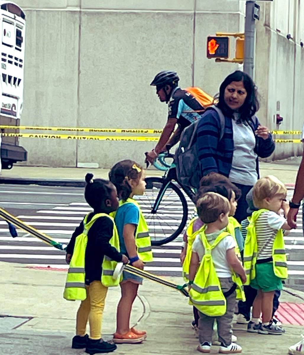 mesh_apps's tweet image. #NYC Kids leashes don’t feel right. Our children are not ____, they’re human. Picture a group of nursery kids walking through busy New York streets, surrounded by noise and chaos. Learn how you can change this at meshapps.us #meshapp #meshtag
