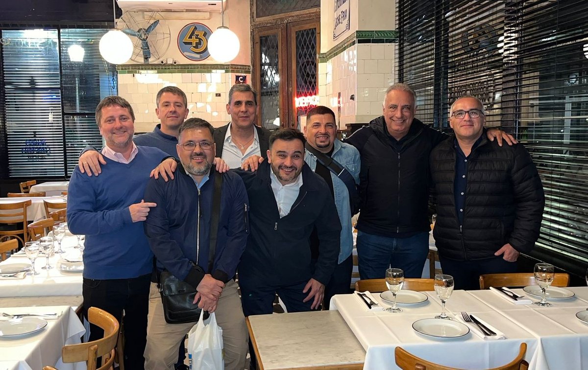 Cena con amigos y compañeros <a href="/DelegadosBayton/">Delegados Bayton</a> <a href="/Franco_Abogado/">Franco D. Peñas</a> <a href="/CarlosPerezSEC/">Carlos Pérez</a> <a href="/Arturogordill0/">Arturo</a> <a href="/cocorojas83/">Jose Rojas</a> <a href="/DanielOveja/">Daniel Ovejero</a> <a href="/gabyfranch77/">El PELA 85 🌶️</a> <a href="/VaneRamos1402/">Vanesa Ramos</a> <a href="/RafaelViz1/">Rafael Viz</a> <a href="/carniza25/">ruben romero</a> <a href="/BifariR/">BifariRacing</a> <a href="/Sebasju158/">Sebasjuarez</a> <a href="/emanuelpeddrozo/">emanuel pedrozo</a> <a href="/Montesinocarlo1/">Montesino carlos</a>