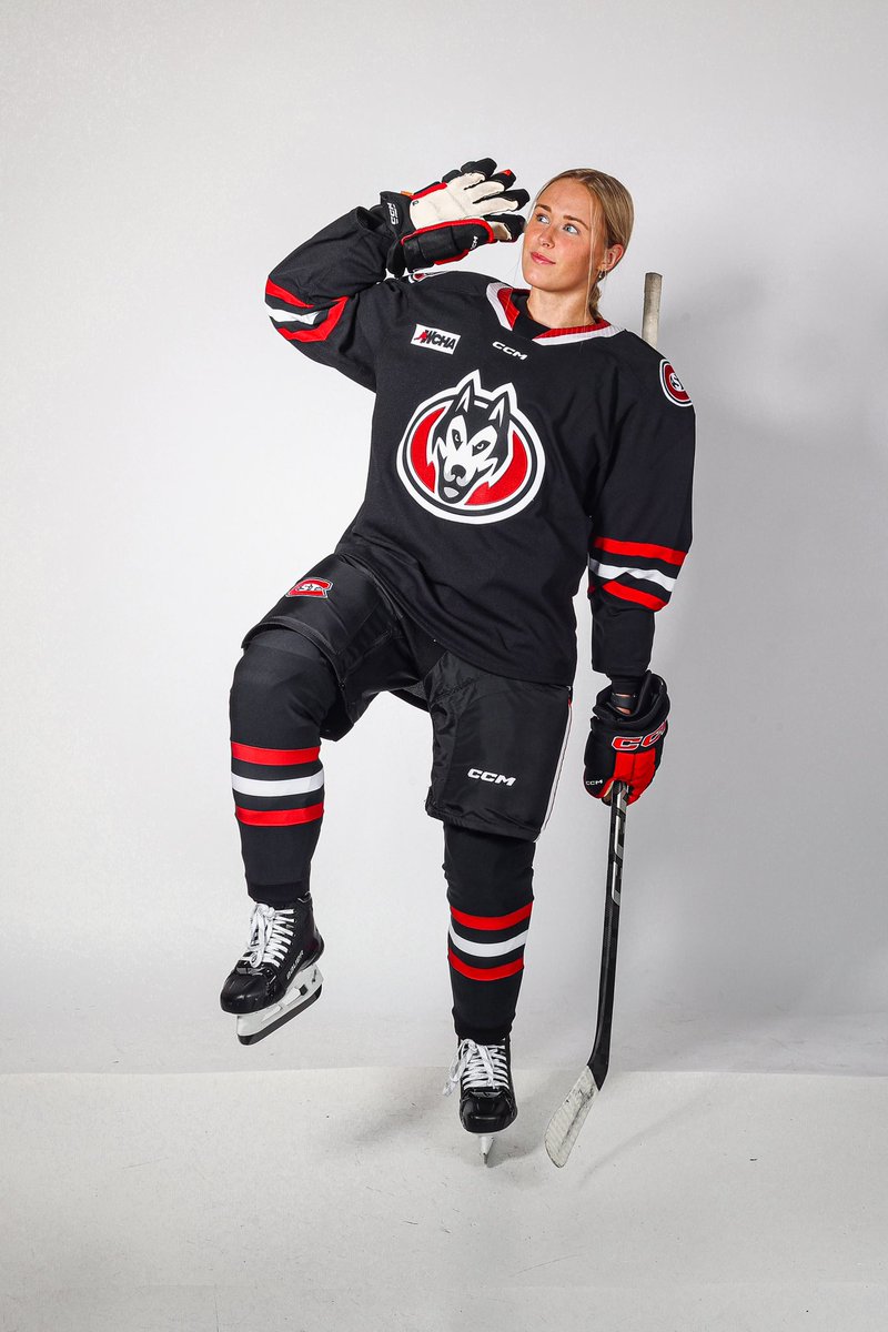 SCSUHuskies_WHK's tweet photo. First look at the newcomers in 🔴⚫️⚪️

#HuskyHockey 🏒 | #GoHuskies 🐾 https://t.co/LwYw1SJj2o
