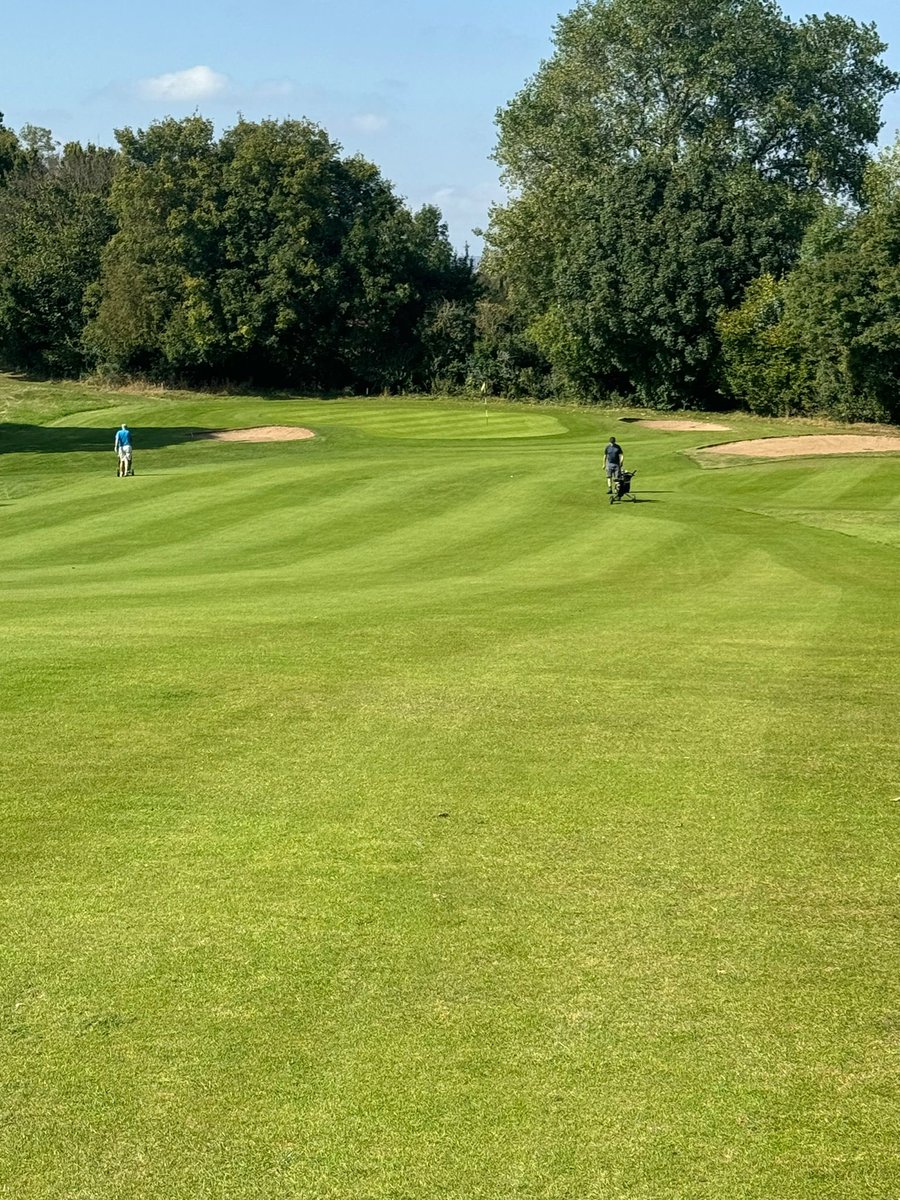 The weather been absolutely stunning this week, course is looking incredible..⛳️🔥 <a href="/LinkGolfUK_/">Link Golf UK</a> 

Big thank you to the team for all there hard work!💪

 #Chesterfield #tapton #golfcourse #teamvibes