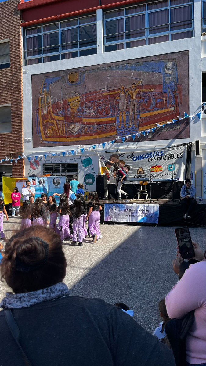 El sábado 14 de septiembre Florencia Beltrame, docente investigadora del IJDH, participó de la jornada "No más chicos/as descartables" en el marco de sus actividades de investigación y difusión en materia de justicia restaurativa. 

Compartimos algunas imágenes del encuentro.