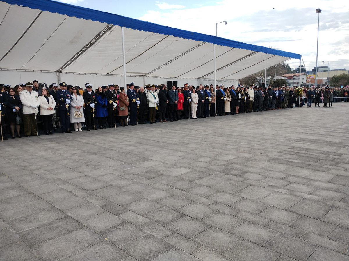 Ahora, Desfile por el 214 Aniversario de la nacional y Día de las Glorias del Ejército en el Campo de Marte, de #Puertomontt 

#FiestasPatrias