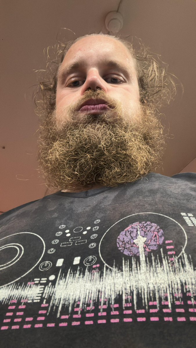 Jos jotain <a href="/joni_jaakkola/">Joni Jaakkola</a> on uskominen niin teräksiset reidet johtuu toistoista.
Ja ressi rauhoittuu kun tekee jotain mikä vaatii keskittymistä.

Joten tänään on kahvakuula + mave listalla. Hyvin se näyttää menevän vieläkin.