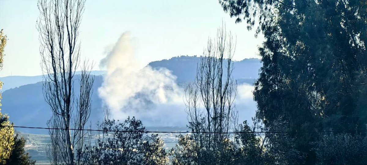 clashreport's tweet photo. Simultaneously with the explosion of radios throughout Lebanon, Israeli jets attack Hezbollah targets in the south Lebanon. https://t.co/QpfXmGbhtF