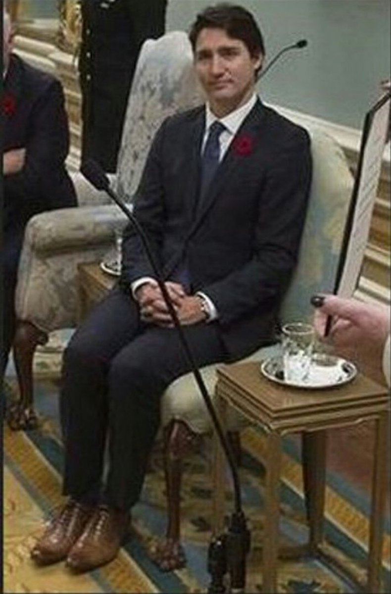 rishibagree's tweet photo. Who sits like this???? https://t.co/nFAvvJkiH7