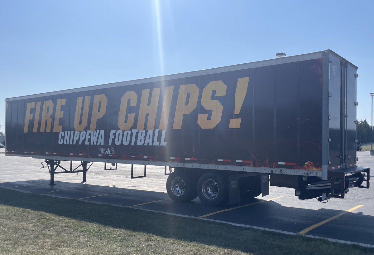 AdamJaksa's tweet photo. New @CMU_Football equipment truck design looks 🔥🔥🔥

Shoutout @juliabice10 and the graphics team for their work! 

#FireUpChips🔥⬆️🏈 https://t.co/QyIp6kuVDU