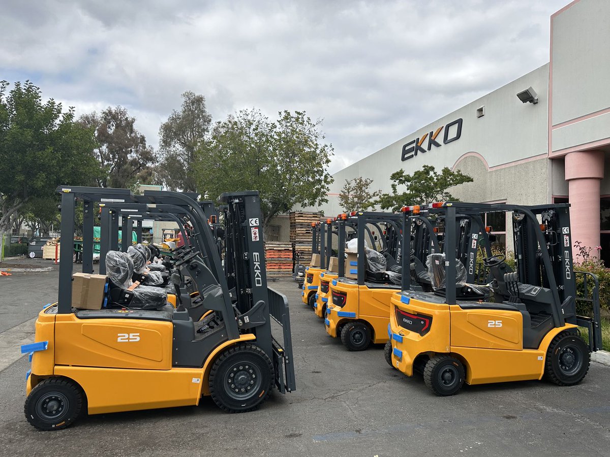 📌EKKO Electric Forklift, EK25GB...
This unit features 5000 lbs. cap., 189" lift, side shift, free lift, 4th lever, ZAPI controller, battery &amp; charger included!
#orderyourstoday

EKKOLifts.com

#ekko #ekkolift #liftdealers #liftequipment #materialhandling   #MovingAhead