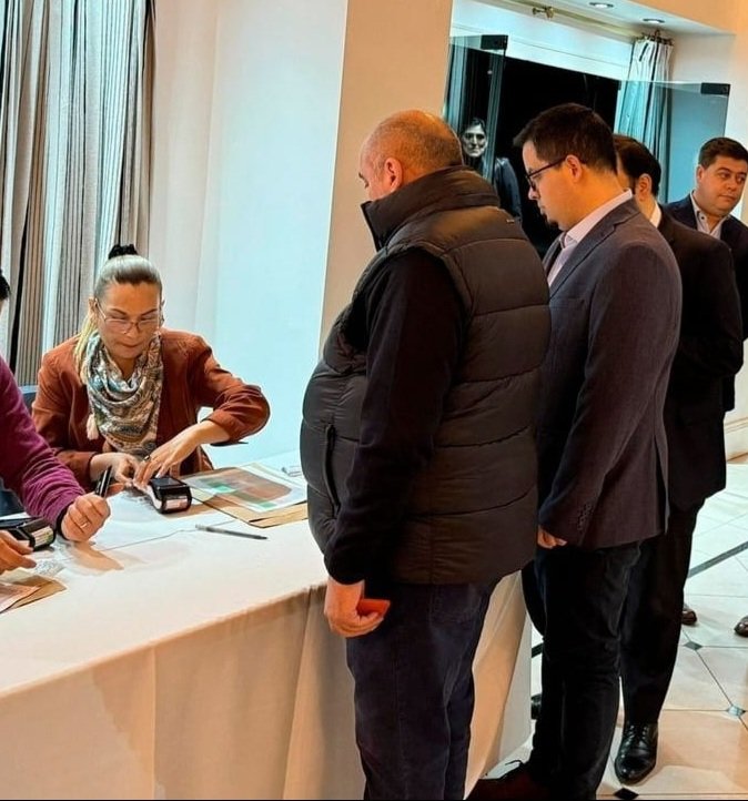 ConstanzaOjeda's tweet image. Supongo que el Diputado por TDF @santipauli no tiene ni abuel@s ni madre o padre jubilado para estar festejando con un asaduli tremenda hijaputez