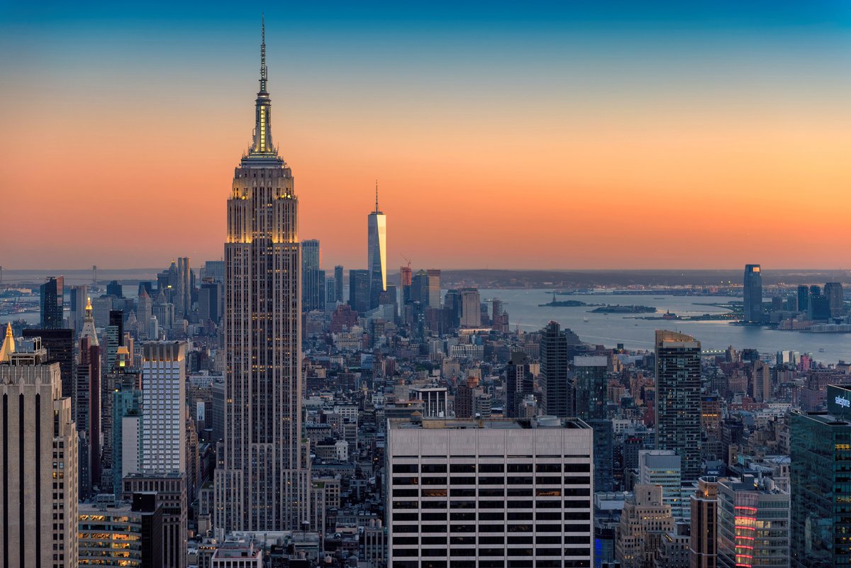 HGITimesSquare's tweet photo. 10 minutes from your hotel, the Empire State Building awaits in all its grand glory. The observation deck is perfect for catching those city lights. 🏙️✨ Plan your visit here: https://t.co/PuFON4TOtT https://t.co/vJz1Gq5wLM