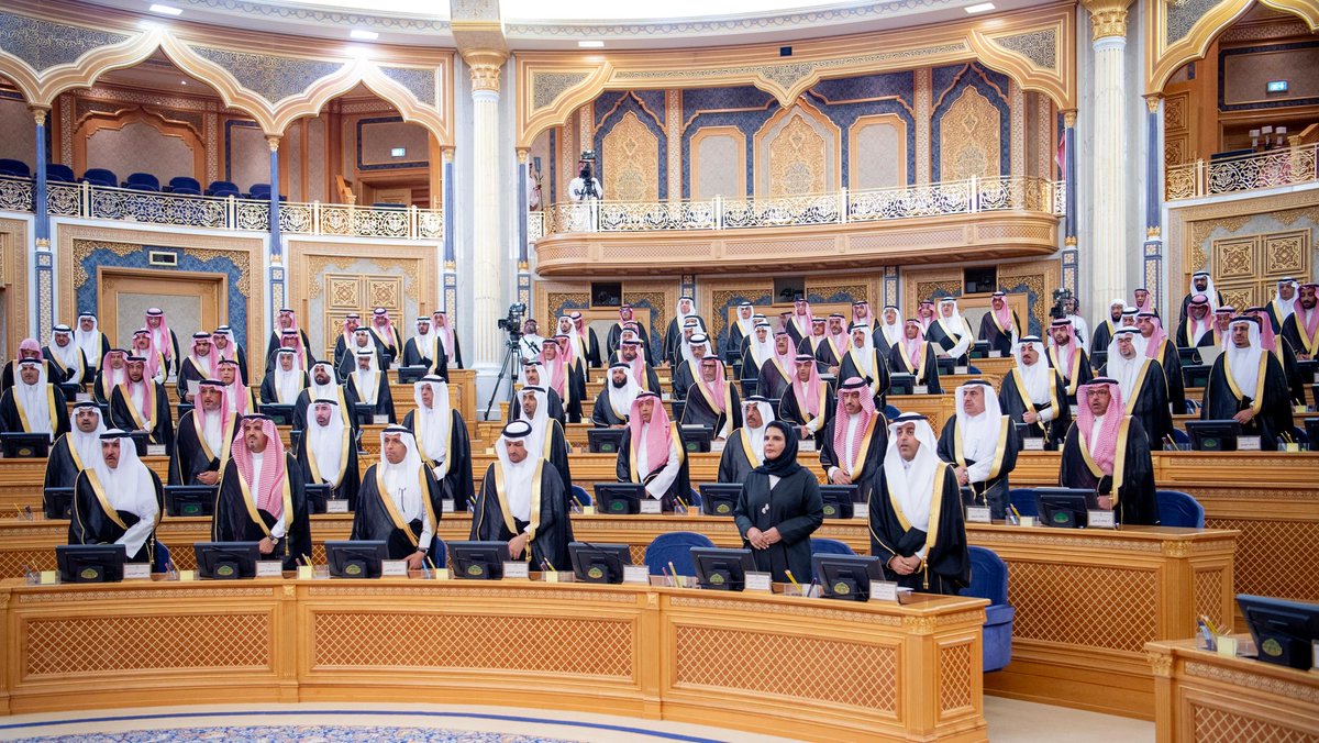 أمام سمو #ولي_العهد..

رئيس #مجلس_الشورى يتشرف بتلاوة القسم ويردده أعضاء وعضوات المجلس.
#الخطاب_الملكي