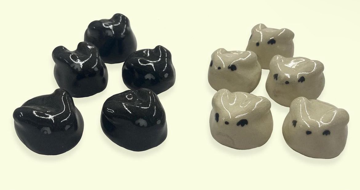 gobIinarchive's tweet photo. bunny chess set by airitree on ig https://t.co/auYv1w4sKs