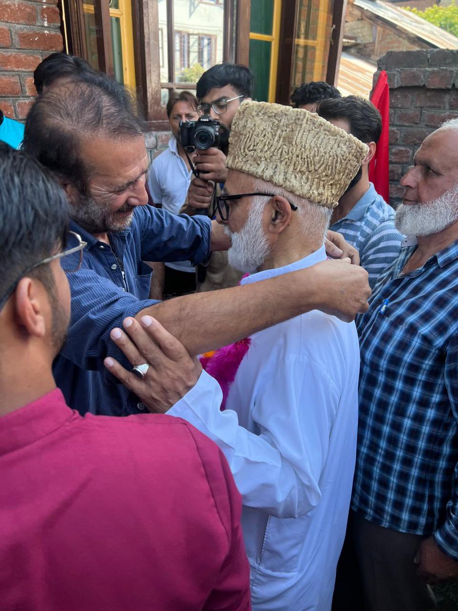 JKNC_'s tweet photo. General Secretary and Alliance candidate Khanyar constituency @AliMSagar_ today led a door-to-door campaign at Hasnabad, Riyazteng, Daulatabad, Miskeen Bagh, Baghi Roop Singh and Nowpora areas of Khanyar constituency. He also presided over a meeting at Aali Kadal, M.R. Gunj. Coordinator Khanyar @abidwani_ , BP Khanyar Haji Bashir Ahmed Wani and youth leaders Zahoor Wani, @Zubair_twt , Bilal Dhar, @BurhaanZarga_r and others accompanied the veteran leader on his engagements during the day.