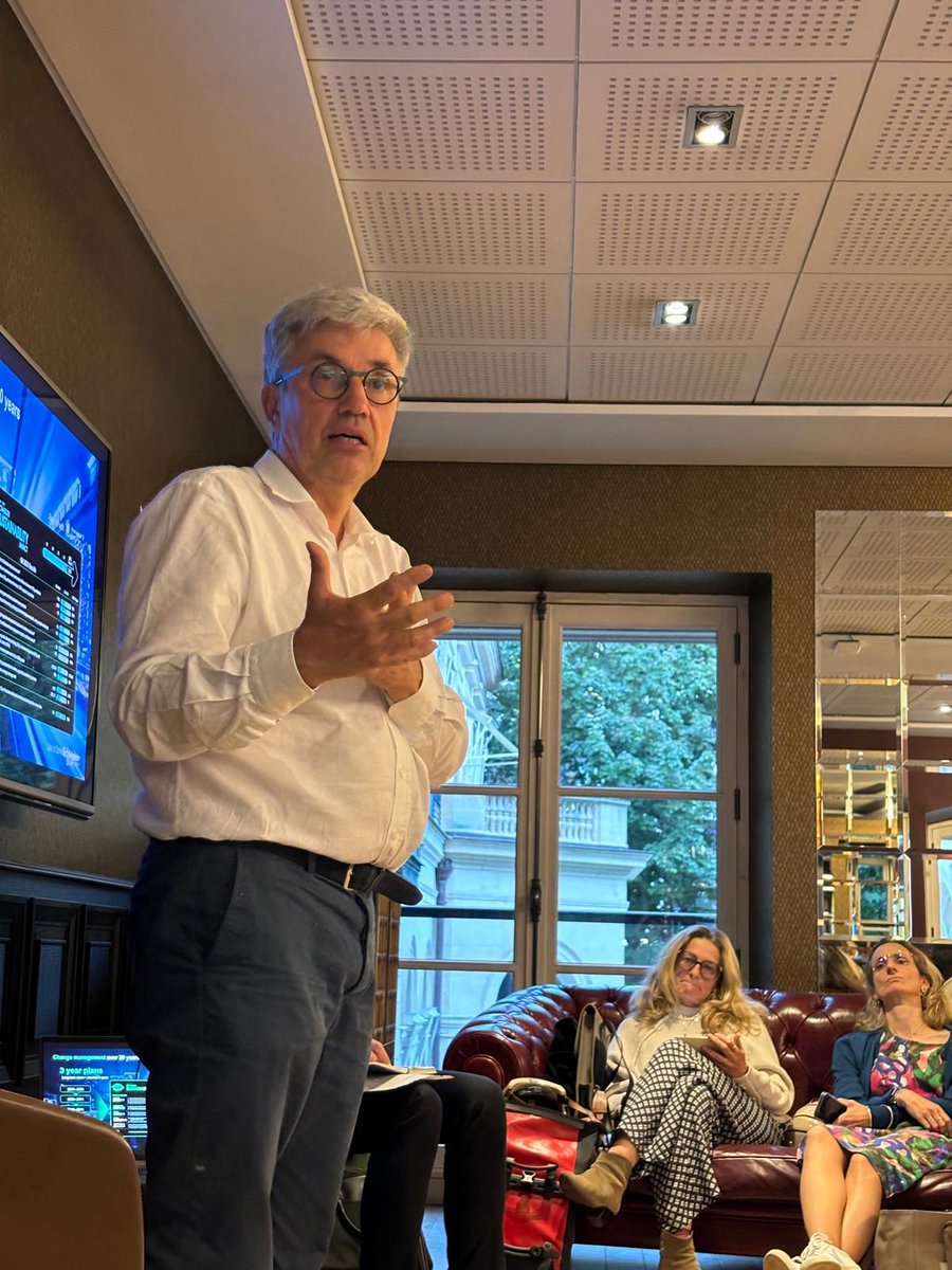 Lundi soir, invité par Thierry de Cassan Floyrac, j'ai ressenti une vague d'optimisme en voyant cet élan collectif pour une #transitionjuste ! L'occasion pour moi de revenir sur mon parcours, mes engagements chez <a href="/SchneiderElec/">Schneider Electric</a> pour une société + durable et inclusive 🫶