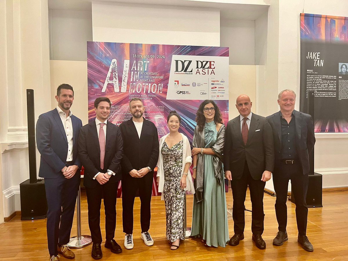 Inaugurata a 🇸🇬 mostra di <a href="/FondazioneDZ/">FondazioneDinoZoli</a> “Art in Motion: AI Creatives at the #Singapore Night Race”. I lavori dei 6 artisti emergenti di 🇮🇹 e 🇸🇬, realizzati con l’uso dell’#IA, rafforza la collaborazione tra 🇮🇹 🇸🇬, paesi uniti dall’impegno per l’#eccellenza e #innovazione.