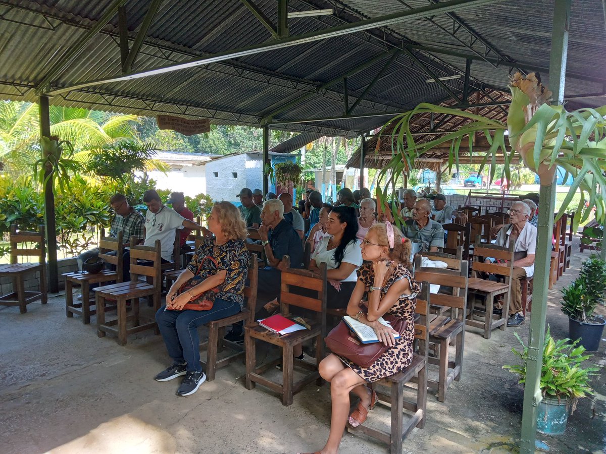 En la Asamblea de Balance de la CCS "Héroes de la Sierra Maestra", Boyeros, se discutió que, si bien el plan de producción se cumplió al 104%, es posible incrementar la entrega de productos para satisfacer las necesidades del pueblo.
#UnidosXCuba 
#GenteQueSuma