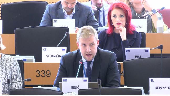 CSOGroupEESC's tweet photo. Ensuring sustainable &amp; healthy longevity with dignity is crucial. We must balance higher birth rates with reforms that promote healthy, active aging and intergenerational solidarity🗣️ @RelicDanko
#EESCplenary #SolidarityBetweenGenerations
Read the opinion: https://t.co/A9Gb70fO9u https://t.co/scZiUcLrFr