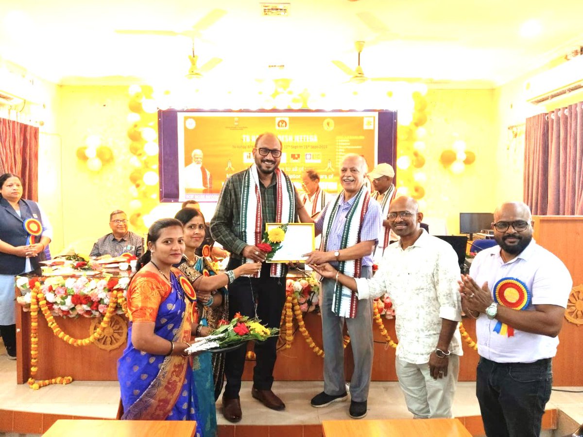 SambitBegray's tweet photo. @HFWOdisha @nhmodisha @Ganjam_Admin @GanjamHealth @dtoganjam @ChcPatrapur2024 
Proud moment for me as well as my entire staff of CHC Patrapur, Ganjam, as I was recognised by District Administration as a model Nikshay Mitra on completion of 2 yrs of PMTBMBA. 
#TBHaregaDeshJitega https://t.co/AuZBrgMpLx