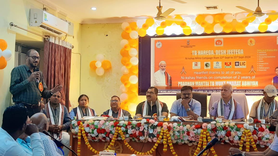 SambitBegray's tweet photo. @HFWOdisha @nhmodisha @Ganjam_Admin @GanjamHealth @dtoganjam @ChcPatrapur2024 
Proud moment for me as well as my entire staff of CHC Patrapur, Ganjam, as I was recognised by District Administration as a model Nikshay Mitra on completion of 2 yrs of PMTBMBA. 
#TBHaregaDeshJitega https://t.co/AuZBrgMpLx