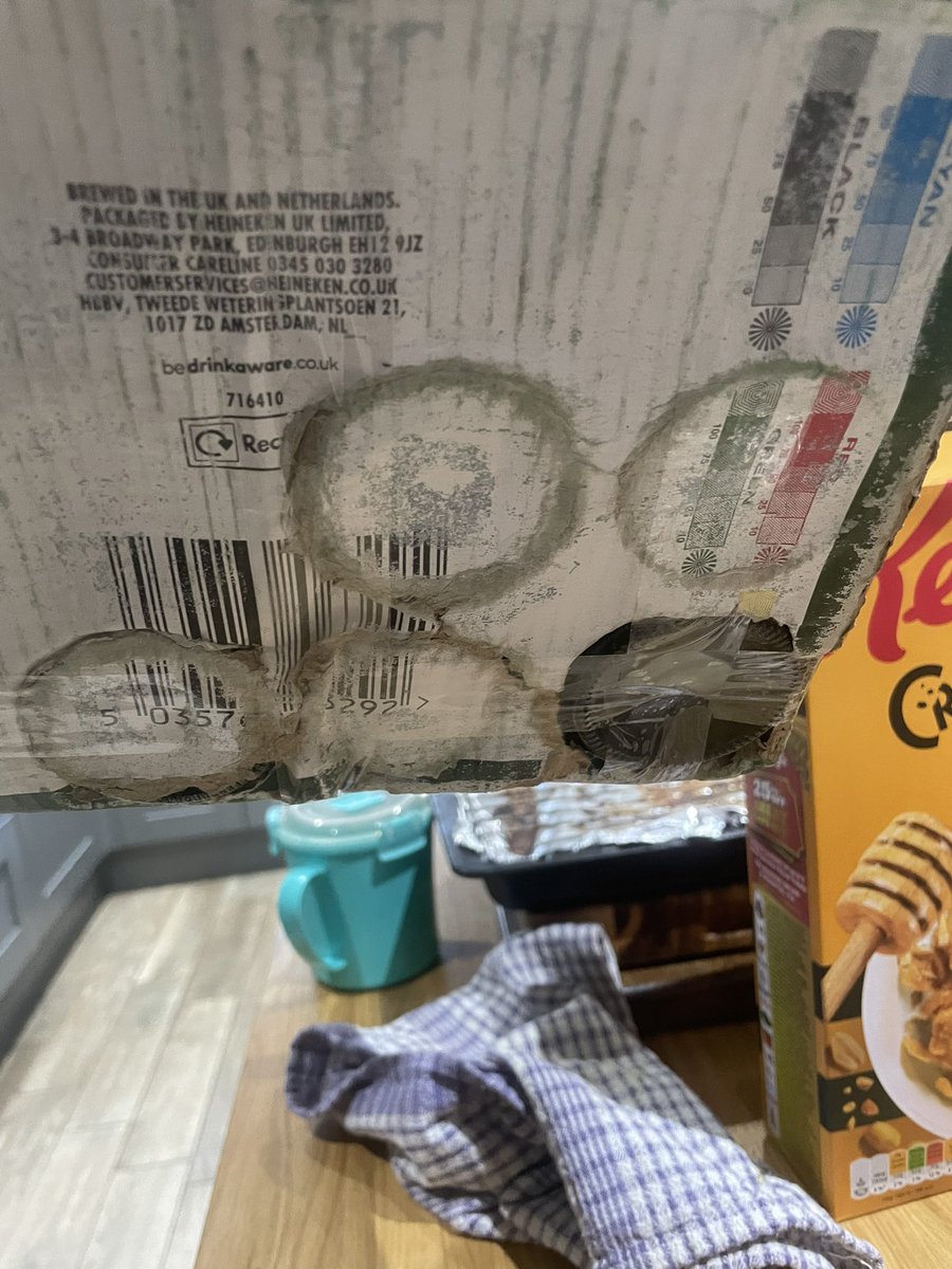locke101's tweet photo. @sainsburys purchased some Heineken today from your Arnold store. I was loading up the fridge and luckily I noticed the broken bottle in the box before putting my hand back in, otherwise this could of been nasty https://t.co/pGVlUVCHH5