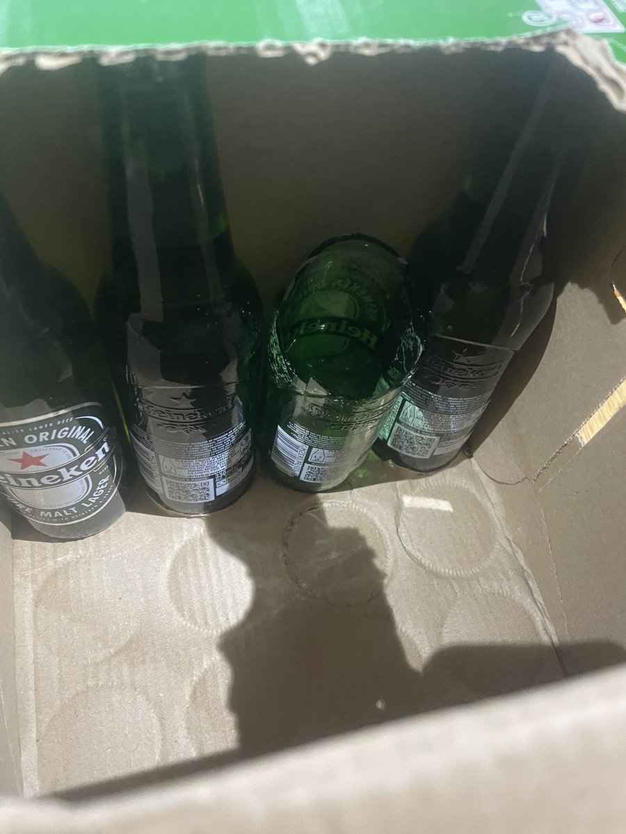 locke101's tweet photo. @sainsburys purchased some Heineken today from your Arnold store. I was loading up the fridge and luckily I noticed the broken bottle in the box before putting my hand back in, otherwise this could of been nasty https://t.co/pGVlUVCHH5