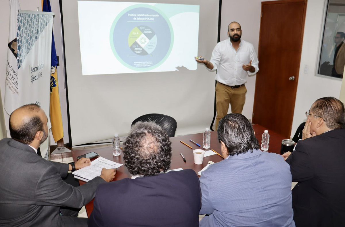 IJA_Jalisco's tweet photo. Para mantener a @IJA_Jal limpio de prácticas deshonestas, el cuerpo directivo del IJA participó en el taller de Implementación de la Política Estatal Anticorrupción ofrecido por personal de @SEAJalisco. https://t.co/2U9IqUhBft